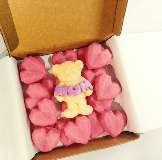 Mum bear heart wax box